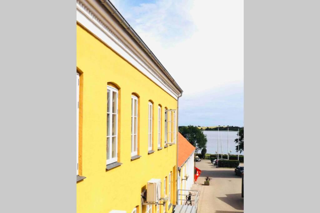Lejlighed Pa Torvet I Stege Exterior photo